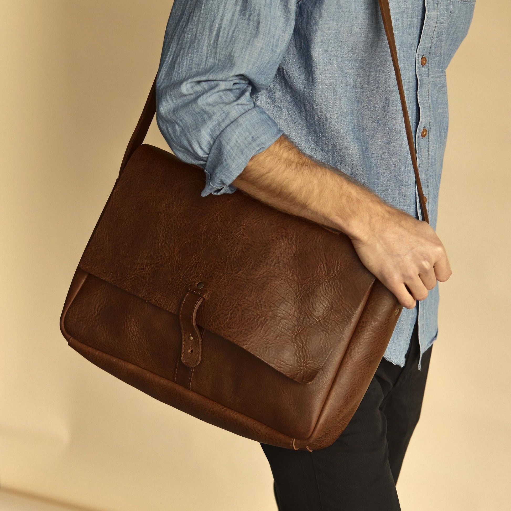 Image 1 of the Loreto Messenger Bag Chestnut Nisolo 